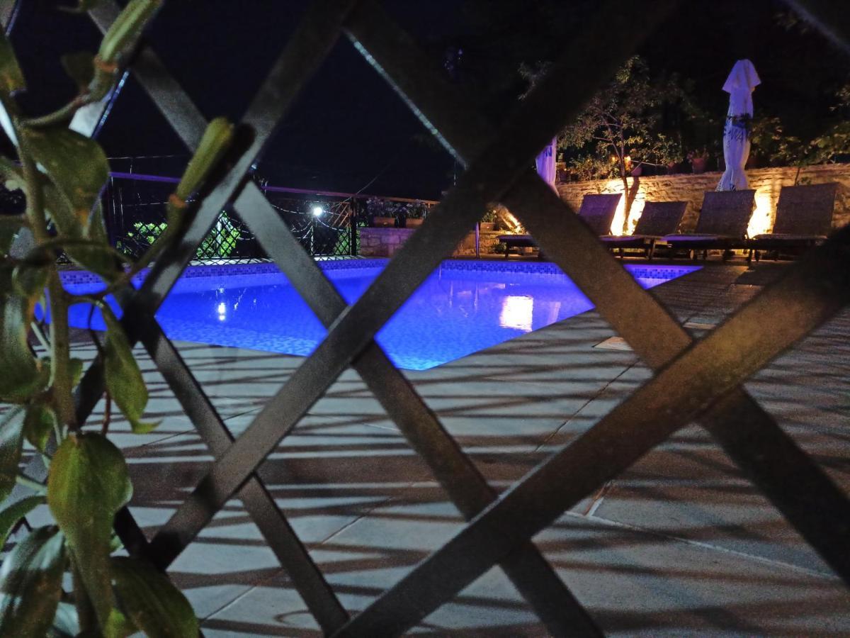 Boutique Hotel Praga Gjirokastër Екстериор снимка