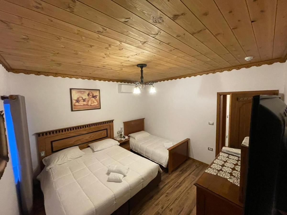 Boutique Hotel Praga Gjirokastër Стая снимка