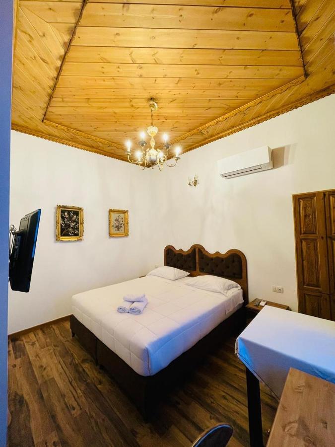 Boutique Hotel Praga Gjirokastër Стая снимка