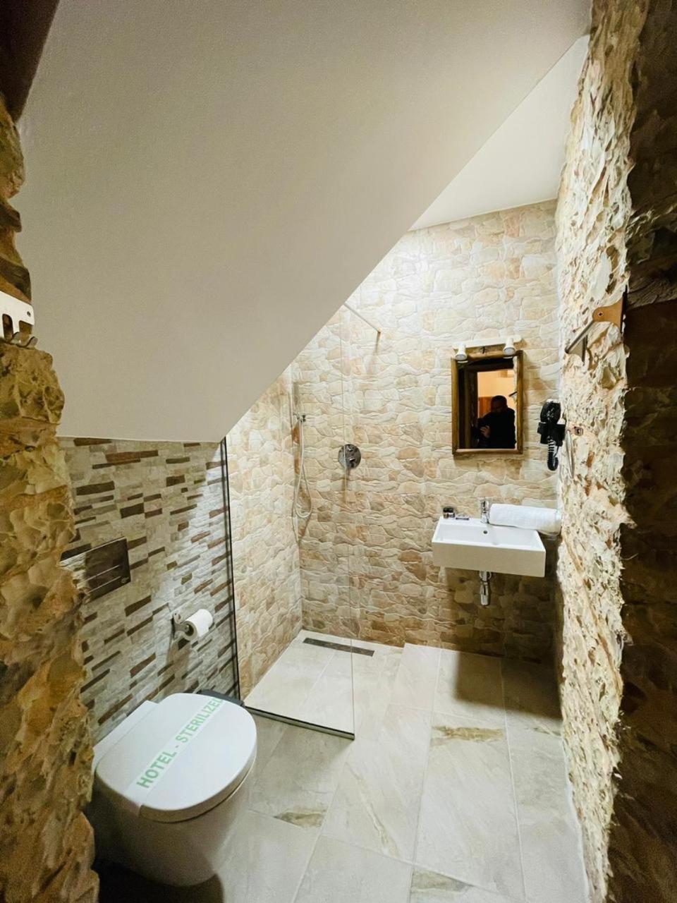 Boutique Hotel Praga Gjirokastër Стая снимка