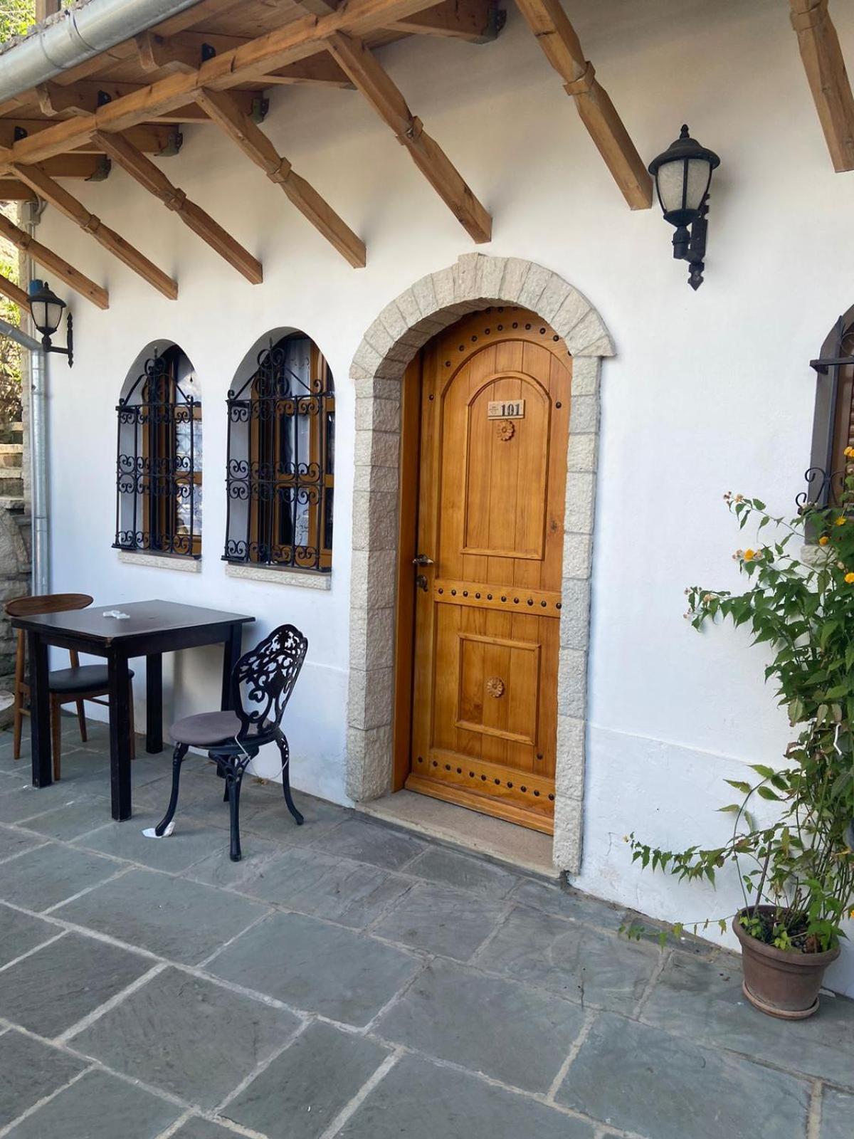 Boutique Hotel Praga Gjirokastër Екстериор снимка
